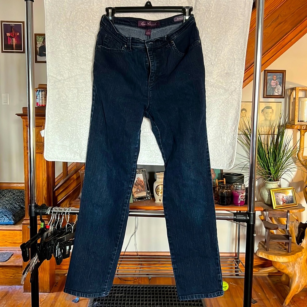 *Gloria Vanderbilt Jeans, Size 8 and Style is Amanda Low Rise